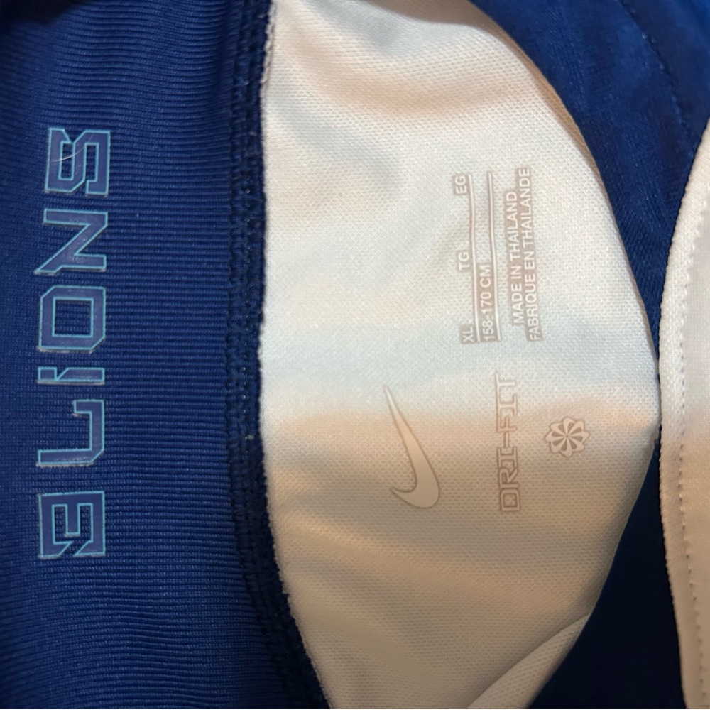 England 3 Lions 2022/23 Home Jersey. Size Youth XL. Never worn.
